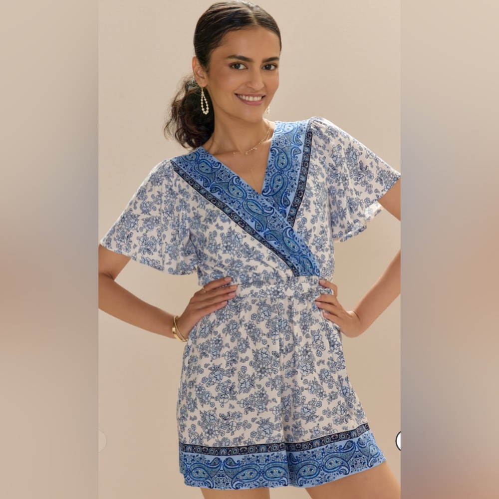New Francesca’s Molly Border Print Front Tie Blue and White Floral Romper